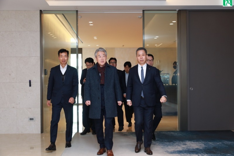 강호동 농협중앙회장(가운데). 사진=농협중앙회