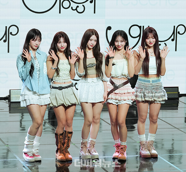 리센느,미니2집‘GlowUp’발매기념미디어쇼케이스