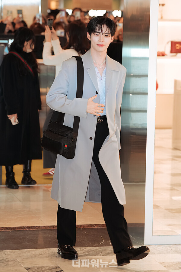 제로베이스원성한빈,‘구찌’리뉴얼오픈포토월행사