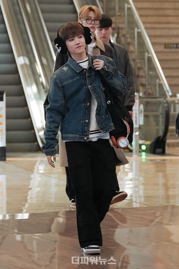 보이넥스트도어리우,김포국제공항출국