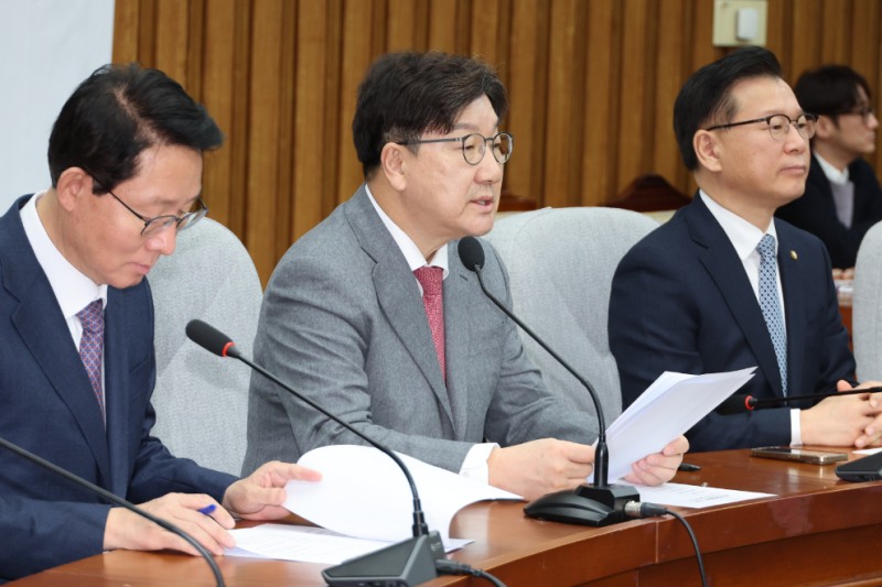 원내대책회의 주재하는 권성동 원내대표(사진=연합뉴스)