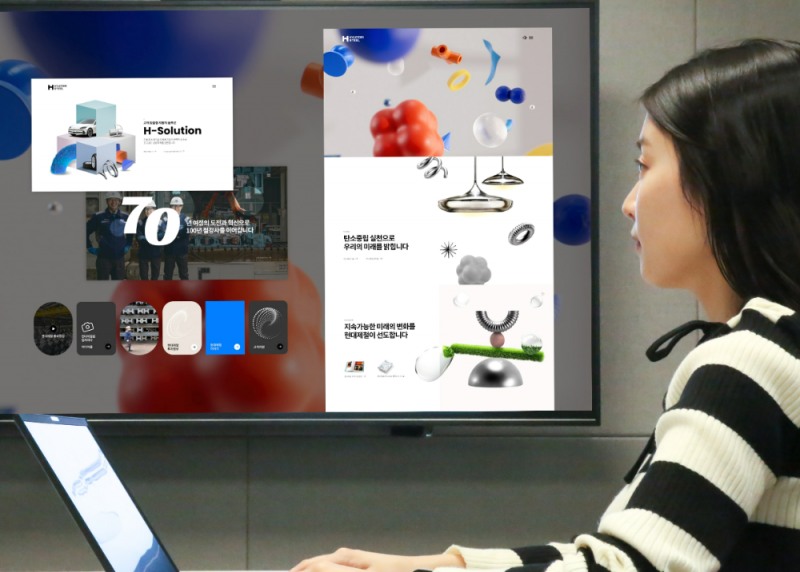 현대제철 직원이 최근 오픈한 공식 홈페이지를 이용하고 있다.(사진=현대제철)