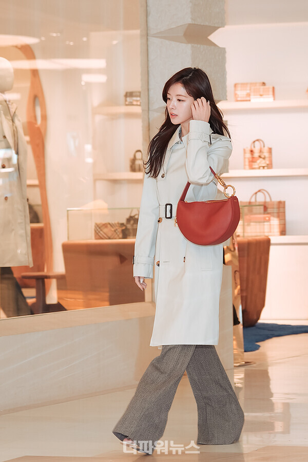 노정의,버버리트렌치팝업스토어오픈포토월