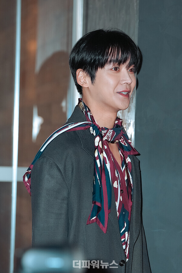 로운,'피에르위그개인전프리뷰'포토월행사