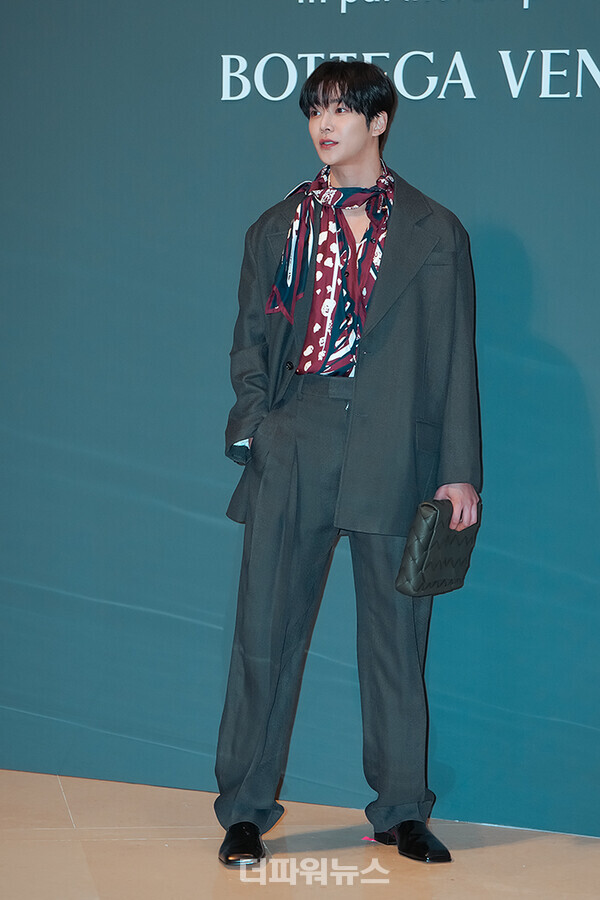 로운,'피에르위그개인전프리뷰'포토월행사