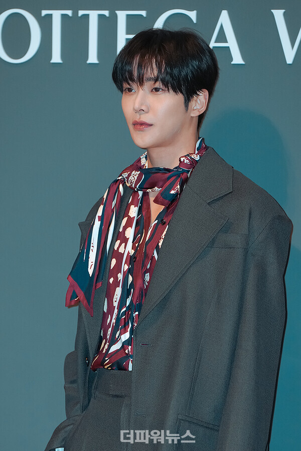 로운,'피에르위그개인전프리뷰'포토월행사