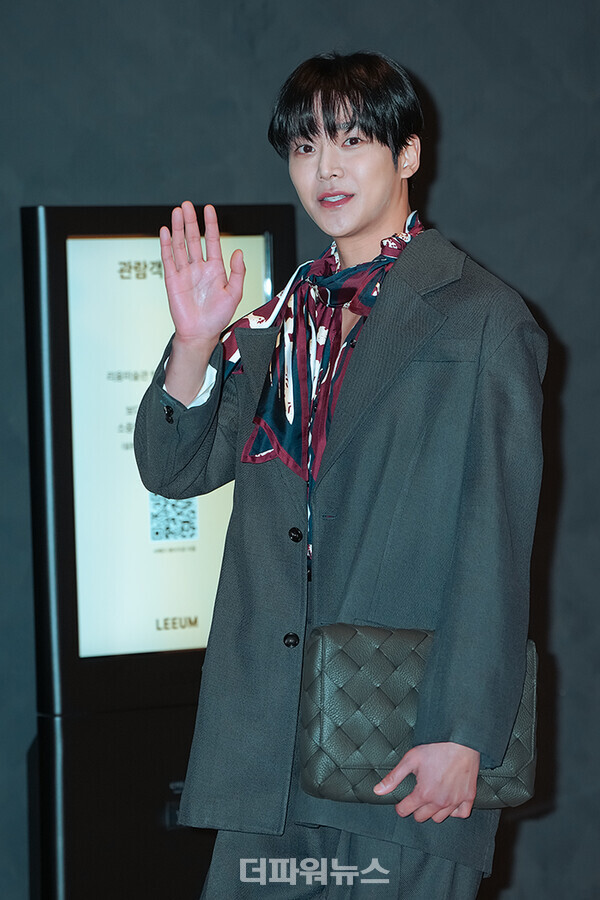 로운,'피에르위그개인전프리뷰'포토월행사