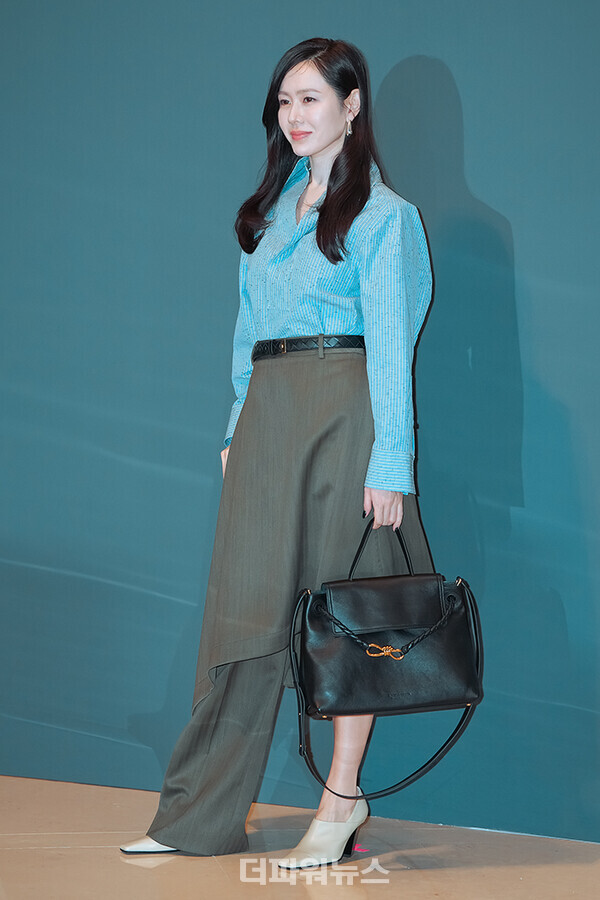 손예진,'피에르위그개인전프리뷰'포토월행사