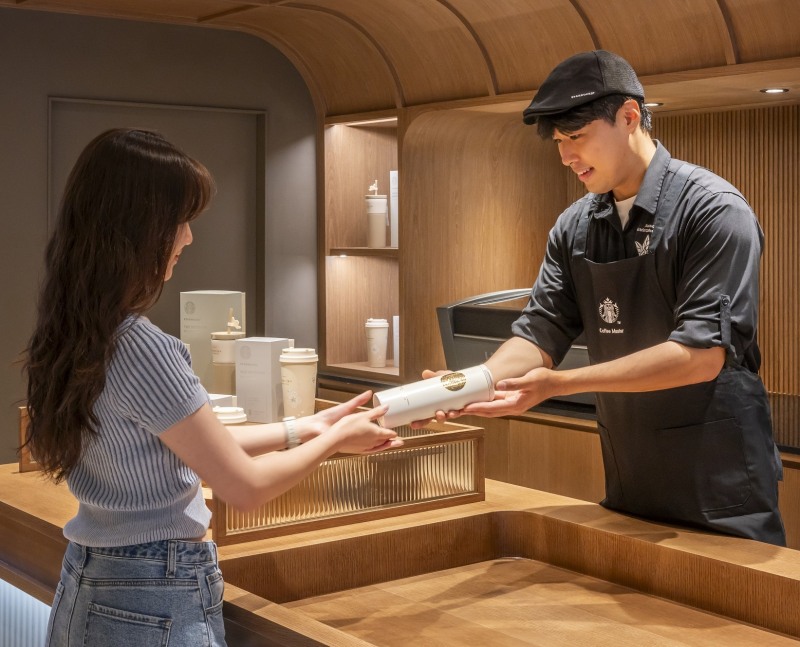 스타벅스 이대점의 각인 텀블러 일평균 판매량 2배 증가