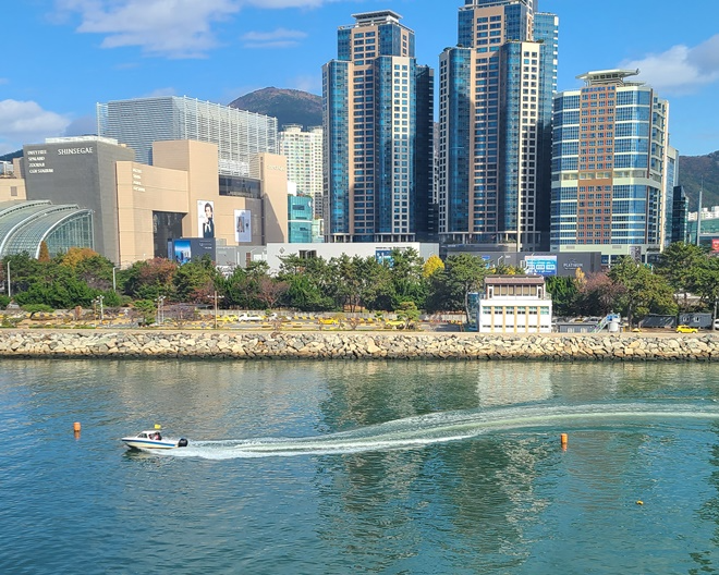 2024년도 첫 조종면허 실기시험을 진행하고 있는 모습.(제공=부산해양경찰서)