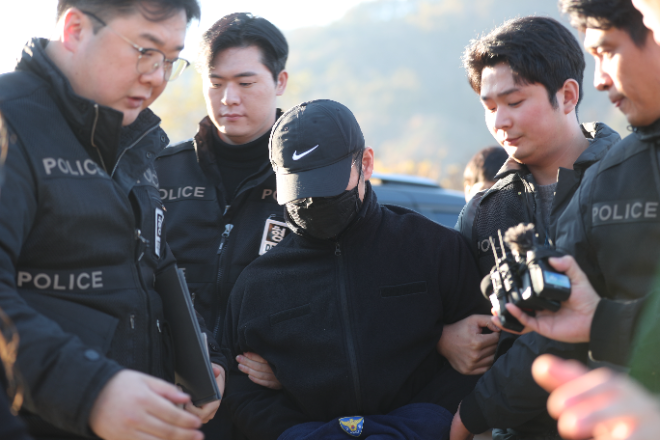 '훼손 시신' 유기 장소 찾은 군 장교.(사진=연합뉴스)