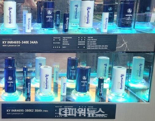소량양산중인4695셀(위)과개발중인초급속충전4695셀(아래)/사진=더파워뉴스