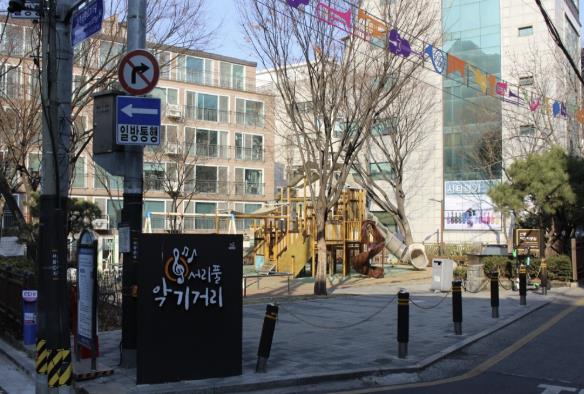 간판개선사업이 진행될 ‘서리풀 악기거리’ 일대 모습