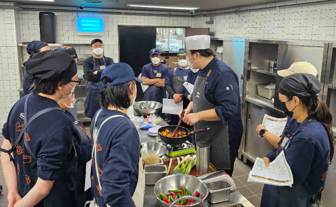 BBQ, 원포인트 무상교육 진행