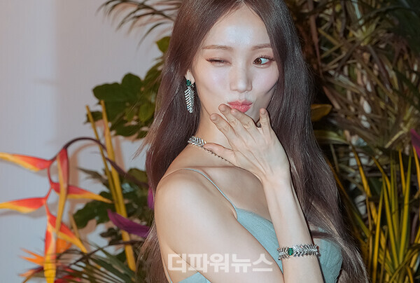 이성경,포토월행사