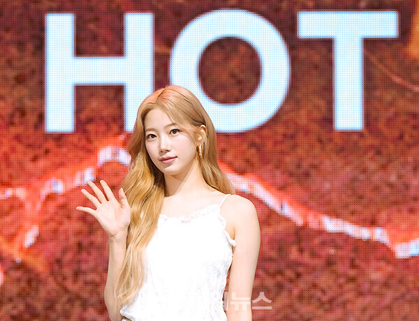 르세라핌카즈하,‘HOT’발매기념미디어쇼케이스