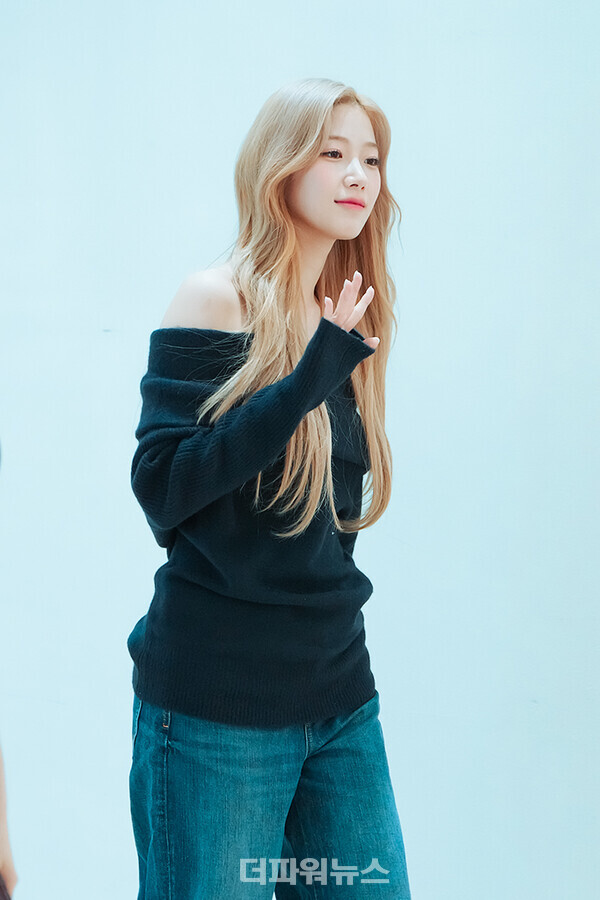 르세라핌카즈하,'HOT'공개팬사인회