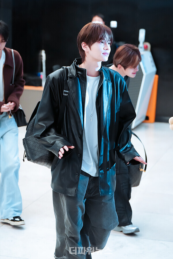 투어스신유,김포국제공항입국