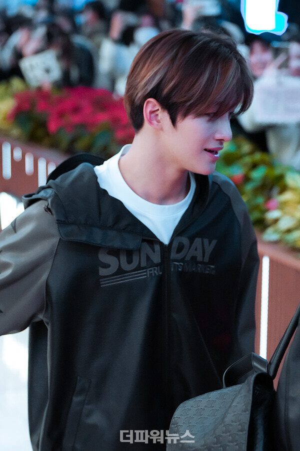 투어스지훈,김포국제공항입국