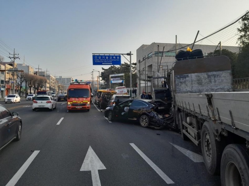 연쇄 추돌 사고 현장(사진=연합뉴스)