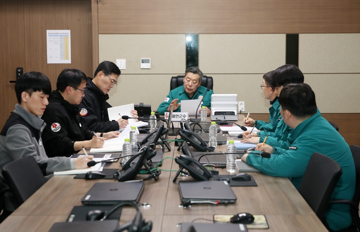 23일 군 재난안전상황실에서 진행된 대책회의 모습