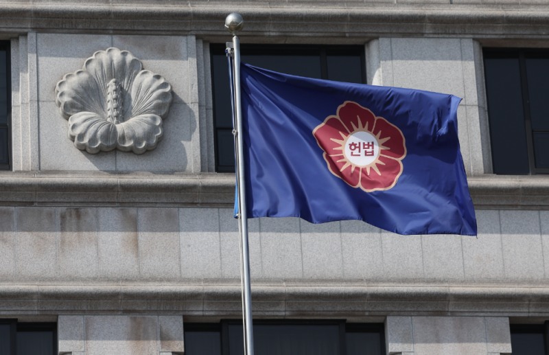 헌재앞 깃발(사진=연합뉴스)