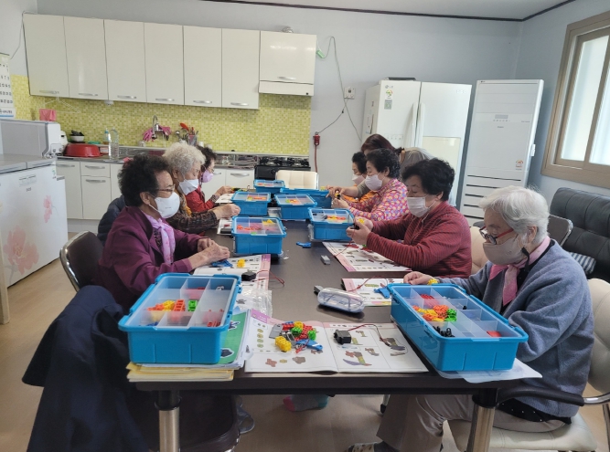 어르신과 함께하는 ‘브레인 코딩로봇’ 사업