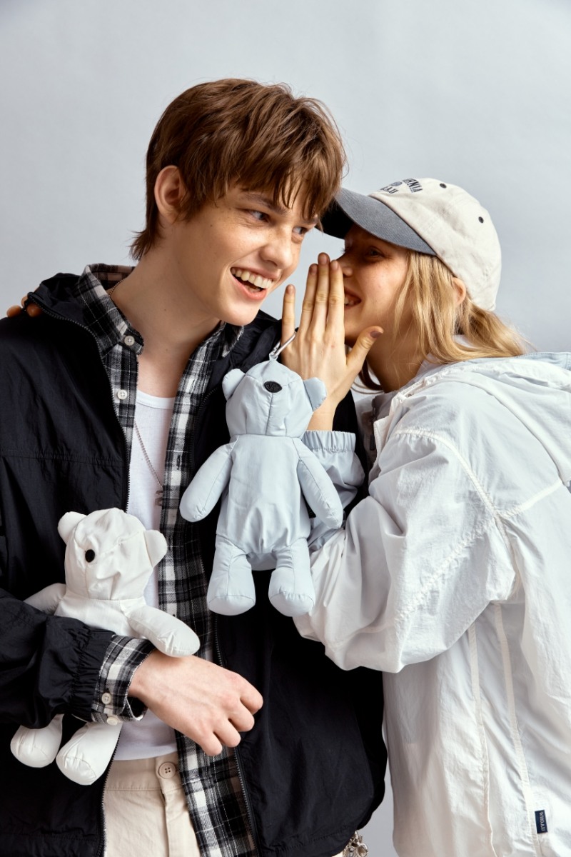 이랜드 후아유, 25SS 스티브 패커블 윈드브레이커 선보여