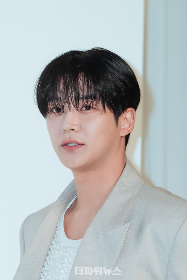 로운,포토월행사