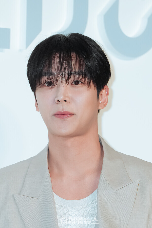 로운,포토월행사