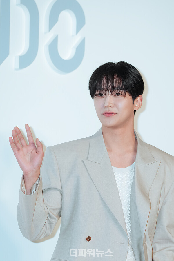 로운,포토월행사