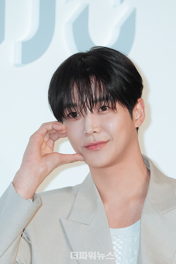 로운,포토월행사