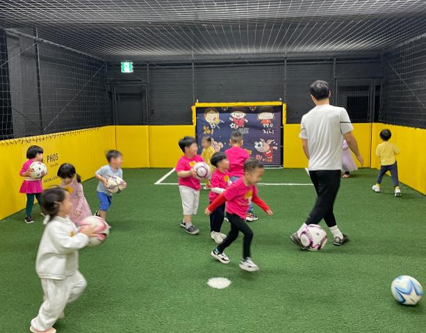 ‘핫둘핫둘서울 유아 스포츠단’에서 체육활동을 하고 있는 유아들의 모습