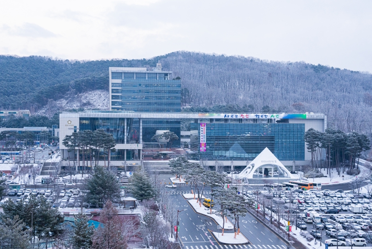 1. 천안시청 전경.