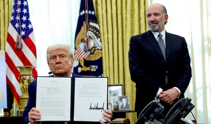 트럼프 미국 대통령(왼쪽)과 하워드 루트닉 미국 상무부 장관(사진=연합뉴스)