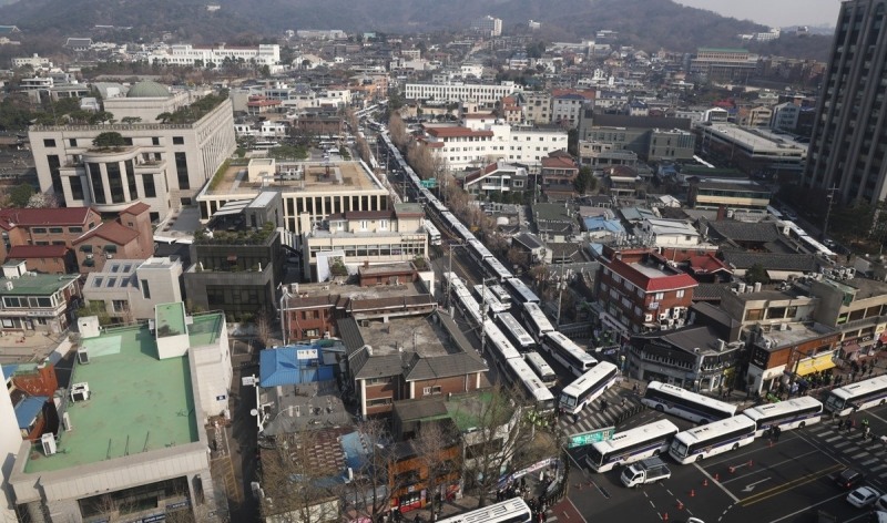헌재 인근 '진공상태화' 착수한 경찰(사진=연합뉴스)