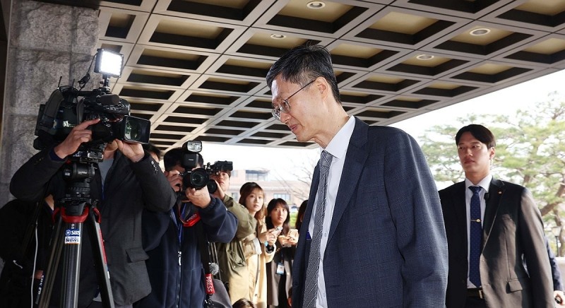 헌재 출근하는 문형배 헌법재판소장 권한대행(사진=연합뉴스)