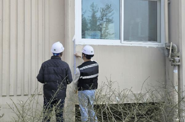 7일 태안읍의 한 아파트에서 진행된 실태조사 모습