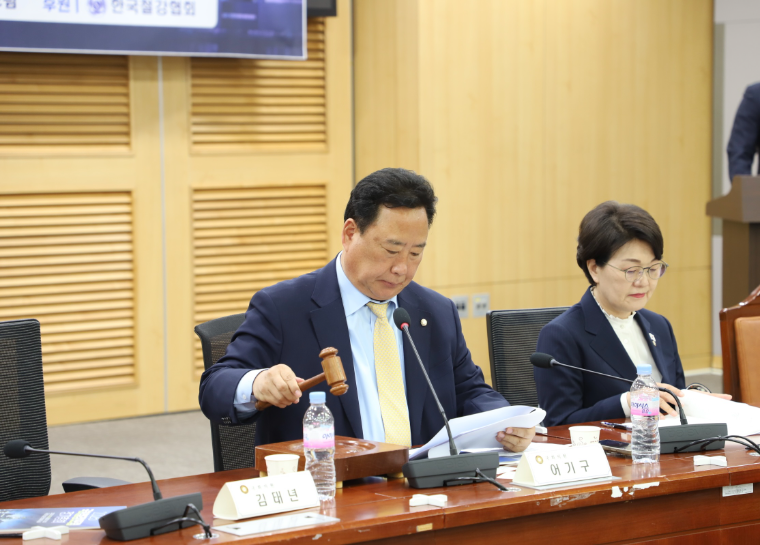 어기구(왼쪽) 의원 및 권향엽 (오른쪽) 의원 (사진=의원실)