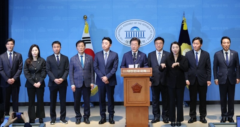 캠프 인선 소개하는 이재명 전 대표(사진=연합뉴스)