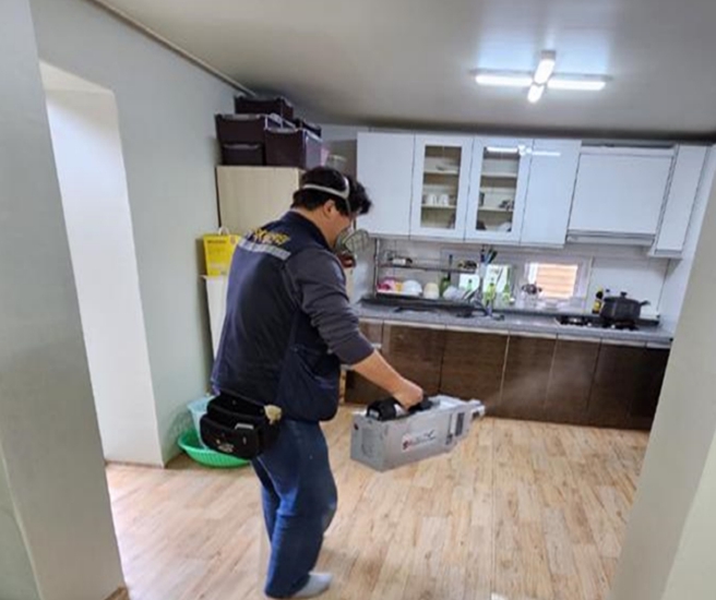 장흥군, 경로당 깨끗하고 안전하게... 청소방역 실시