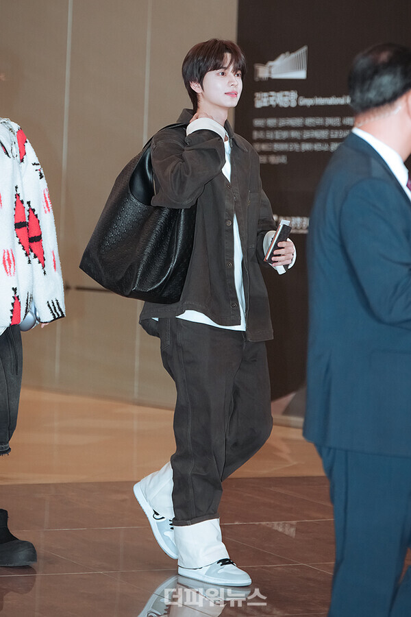 투어스신유,김포국제공항출국