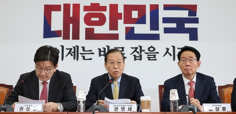 비대위원 회의에서 발언하는 권영세 비대위원장(사진=연합뉴스)