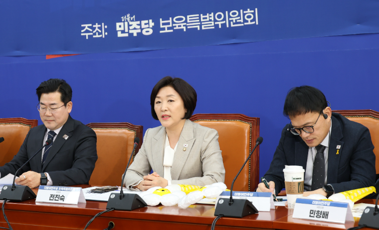 전진숙 (가운데) 국회의원 (사진=의원실)