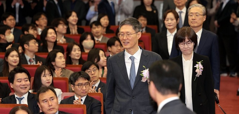 퇴임식 입장하는 문형배-이미선 헌법재판관(사진=연합뉴스)