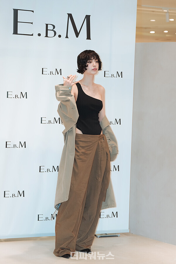 나나,E.B.M오픈1주년포토월행사