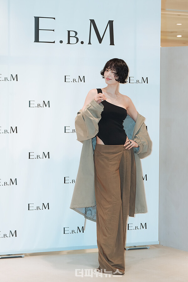 나나,E.B.M오픈1주년포토월행사