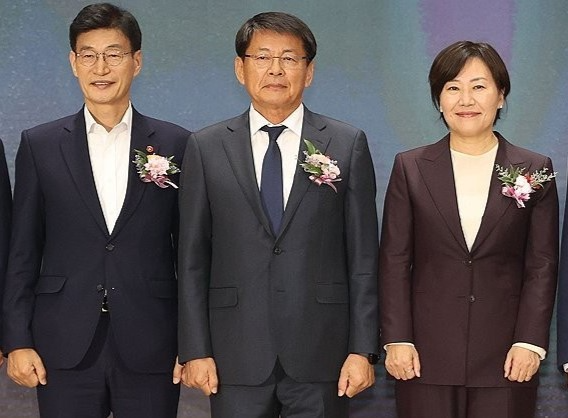 서삼석 (가운데) 국회의원 (사진=연합뉴스)