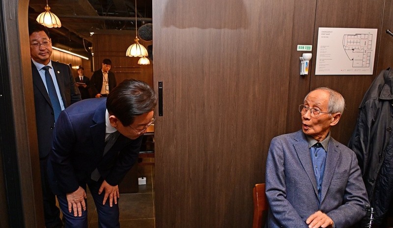 지난해 이재명 당시 당대표와 윤여준 전 장관과 오찬회동(사진=연합뉴스)
