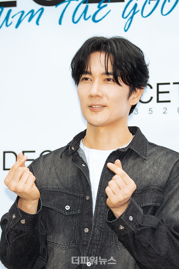 엄태구,포토월행사